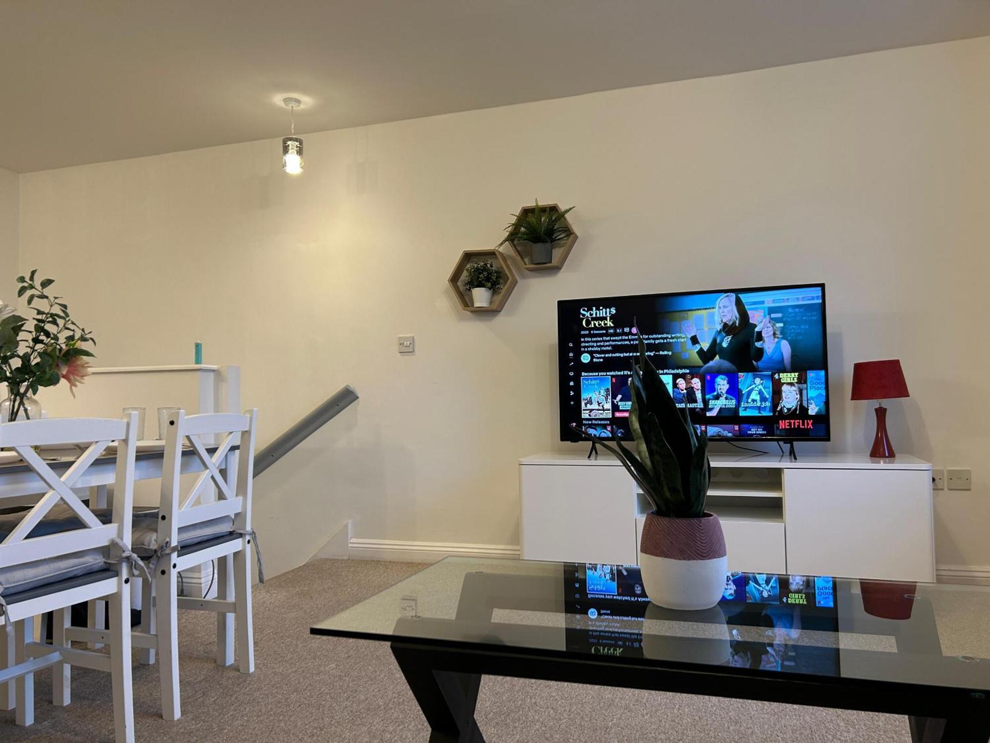 Apartamento Lovely Serviced Apartment, Free Parking, *